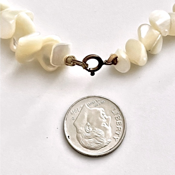 🦢🌾 Vintage Mother of Pearl & Natural Sponge Coral Beaded 32” Necklace - Picture 4 of 6